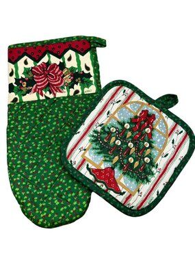 Christmas Oven Mitt Pot Holder Set Green Holly Berry Print Quilted Kitchen Decor
